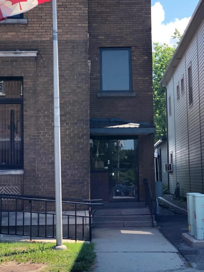 Sutton - Condo Au Coeur Du Village Bagian luar foto