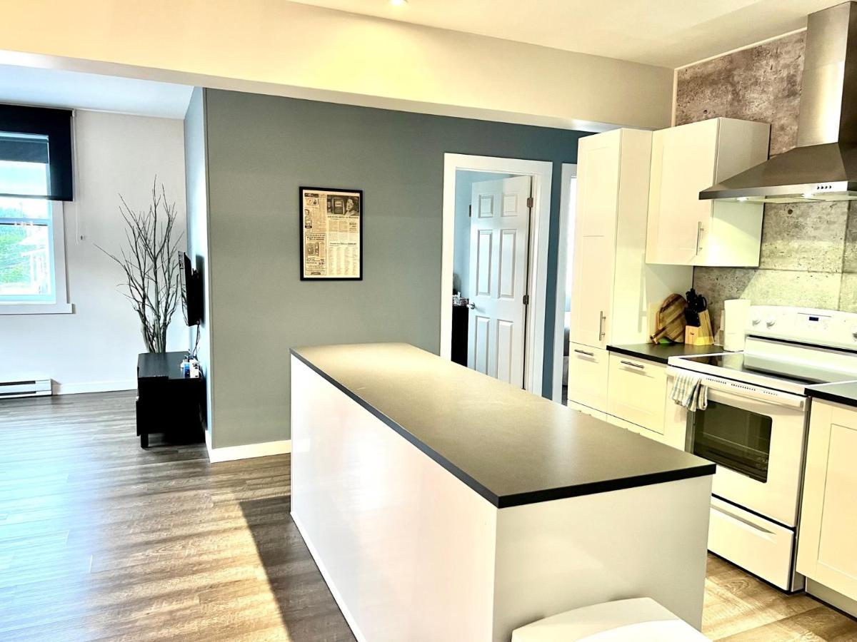 Sutton - Condo Au Coeur Du Village Bagian luar foto
